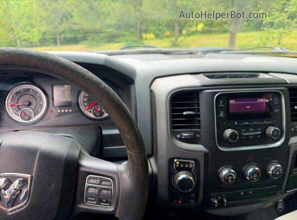 1C6RR7FG8KS504515 2019 RAM 1500 Blue Առջևի վահանակի տեսք