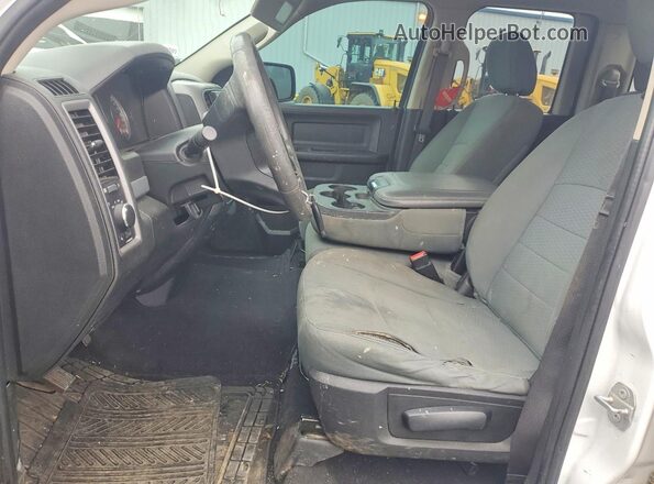 1C6RR7FG8KS718033 2019 RAM 1500 White Widok wnętrza z przodu