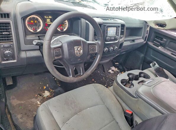 1C6RR7FGXJS308705 2018 RAM 1500 Бордовый Вид панели приборов