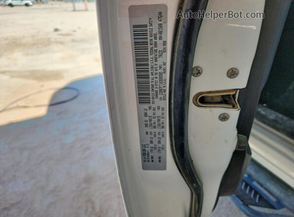 1C6RR7FT1KS699385 2019 RAM 1500 White Engine compartment view