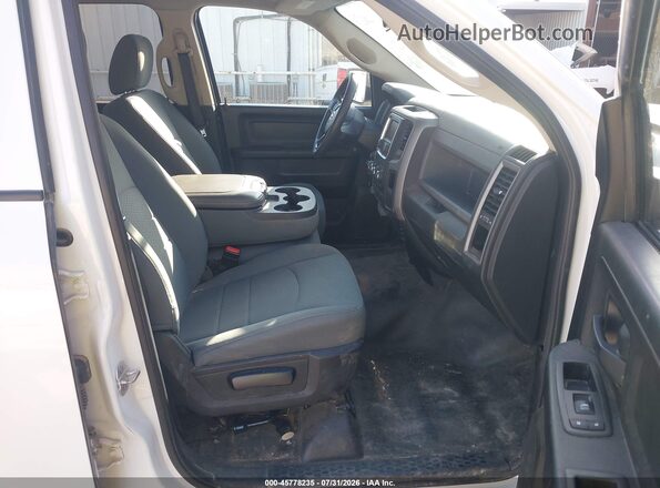 1C6RR7FT2JS289550 2018 RAM 1500 White Vista interior delantera