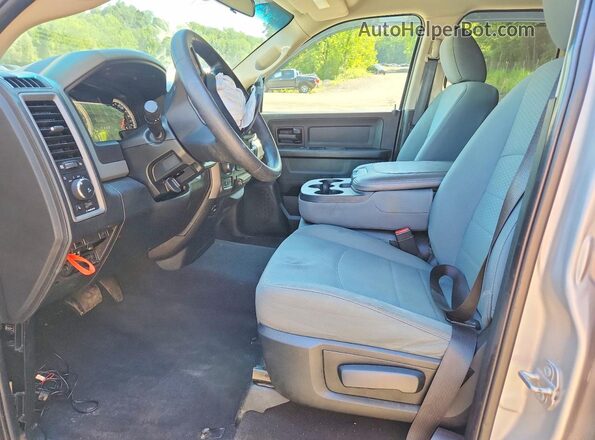 1C6RR7FT3HS768215 2017 RAM 1500 Silver Widok wnętrza z przodu