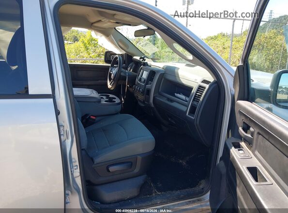 1C6RR7FT4JS327912 2018 RAM 1500 Silver Widok wnętrza z przodu