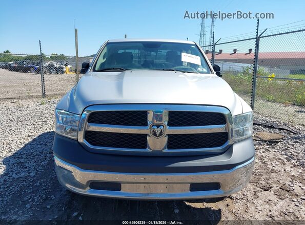 1C6RR7FT4JS327912 2018 RAM 1500 Silver Widok zestawu wskaźników