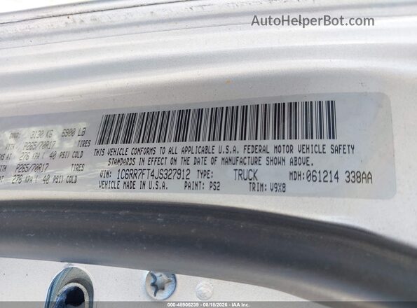 1C6RR7FT4JS327912 2018 RAM 1500 Silver Widok komory silnika