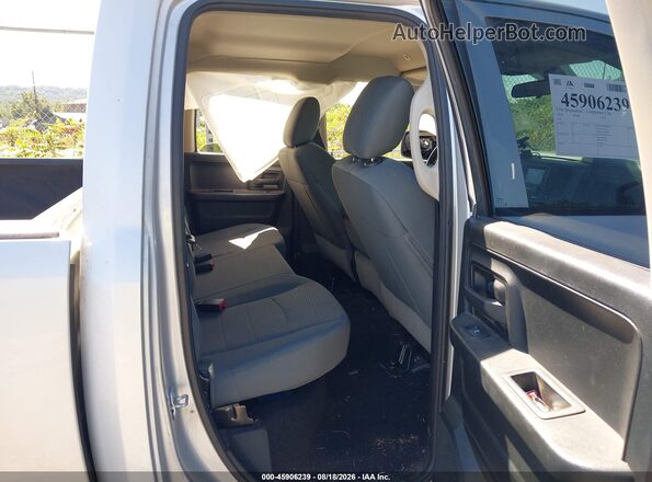 1C6RR7FT4JS327912 2018 RAM 1500 Silver Widok naklejki z numerem VIN