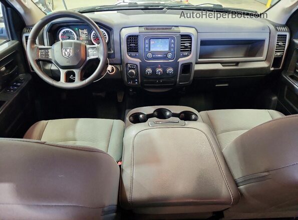 1C6RR7FT5JS134989 2018 RAM 1500 Black Widok deski rozdzielczej