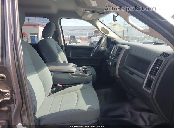 1C6RR7FT6JS306575 2018 RAM 1500 Серый Вид салона спереди