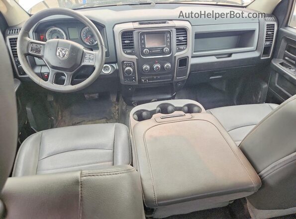 1C6RR7FT6LS104709 2020 RAM 1500 Белый Вид панели приборов