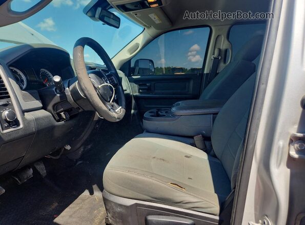 1C6RR7FT8GS197206 2016 RAM 1500 Silver Widok wnętrza z przodu