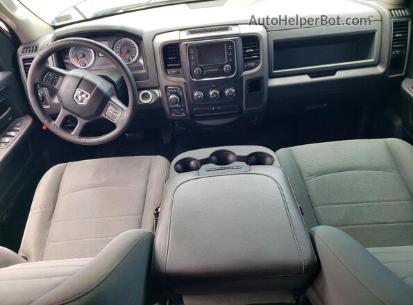 1C6RR7FTXHS838437 2017 RAM 1500 Синий Вид панели приборов