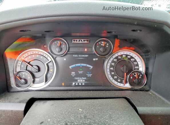 1C6RR7GG1LS146657 2020 RAM 1500 White Widok zestawu wskaźników