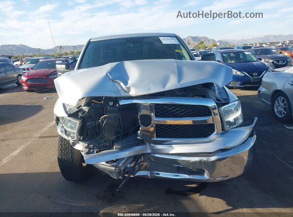 1C6RR7GG3KS592985 2019 RAM 1500 CLASSIC Серебряный Вид спереди
