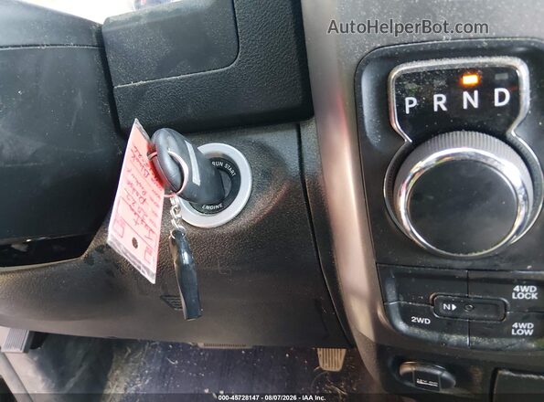 1C6RR7GG4NS219099 2022 RAM 1500 CLASSIC Черный Вид панели приборов