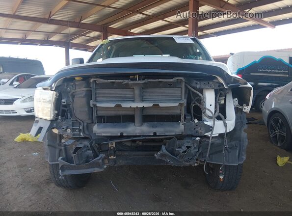 1C6RR7GG5GS228932 2016 RAM 1500 White Widok wnętrza z tyłu