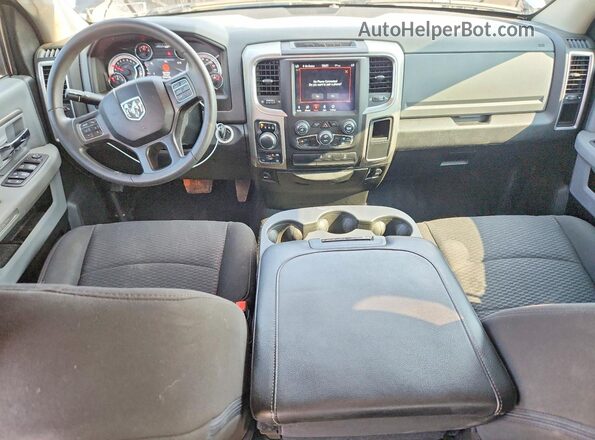 1C6RR7GG5LS159976 2020 RAM 1500 Black Dashboard view