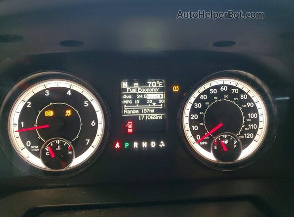 1C6RR7GGXKS592174 2019 RAM 1500 Красный Вид щитка приборов