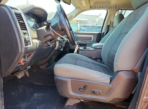 1C6RR7GT0GS207273 2016 RAM 1500 Gray Вид салону спереду