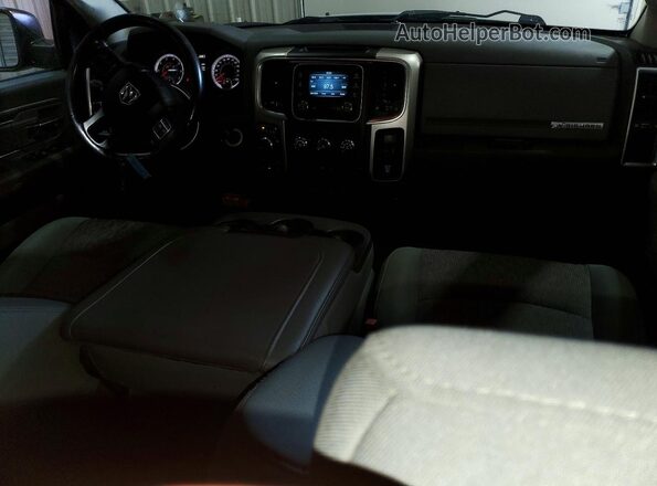 1C6RR7GT2GS378025 2016 RAM 1500 Угольный Вид панели приборов