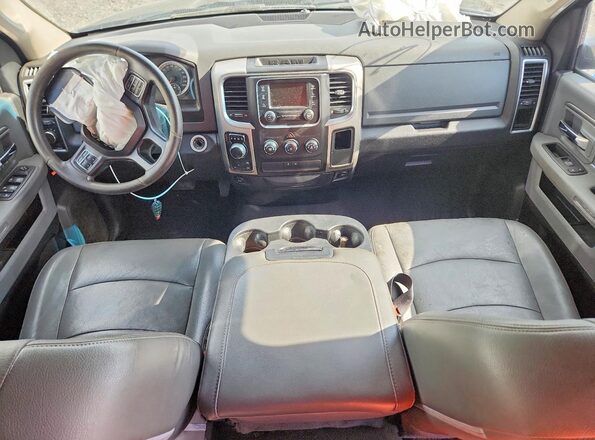 1C6RR7GT5GS396826 2016 RAM 1500 Black Widok deski rozdzielczej