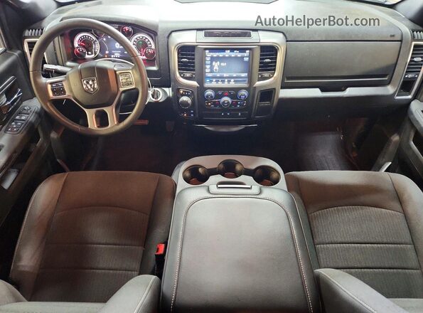 1C6RR7GT5MS510643 2021 RAM 1500 Бордовый Вид панели приборов