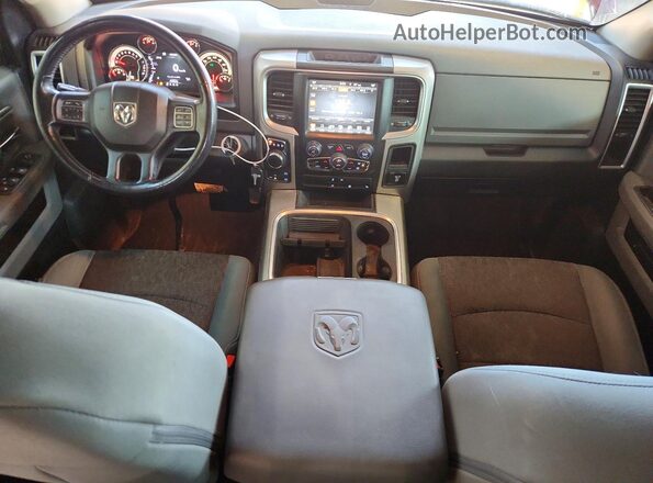 1C6RR7GTXHS666506 2017 RAM 1500 Burgundy Widok deski rozdzielczej
