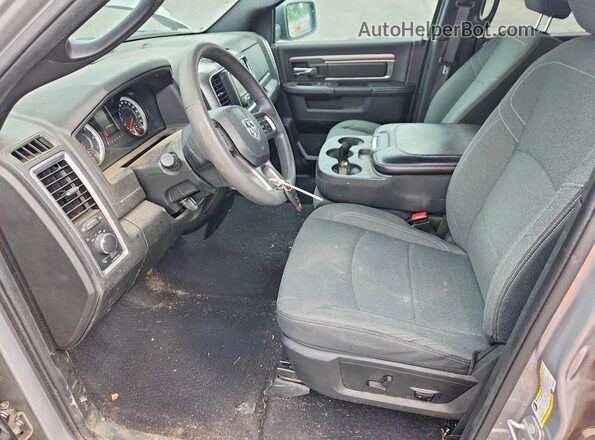 1C6RR7GTXMS597584 2021 RAM 1500 Серебряный Вид салона спереди