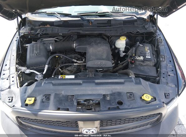 1C6RR7KG0JS106168 2018 RAM 1500 Black Հետևի տեսք