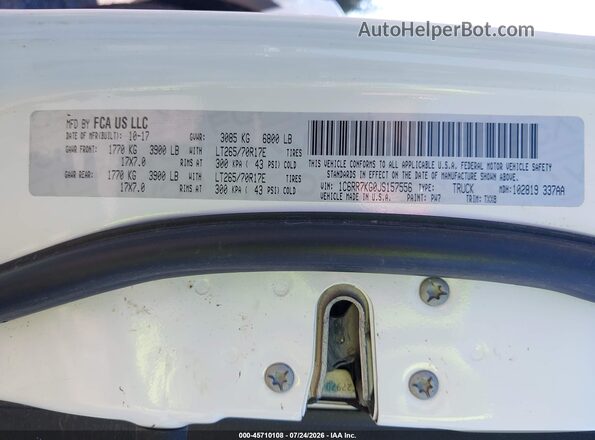1C6RR7KG0JS157556 2018 RAM 1500 White Vista del compartimento del motor