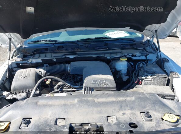 1C6RR7KG0JS157556 2018 RAM 1500 White Vista trasera