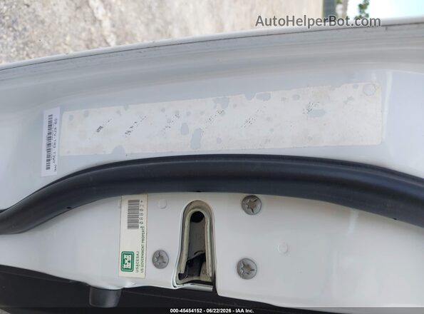 1C6RR7KG0JS300506 2018 RAM 1500 White Շարժիչի բաժամունքի տեսք