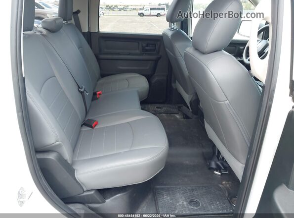 1C6RR7KG0JS300506 2018 RAM 1500 White VIN կոդի պիտակի տեսք