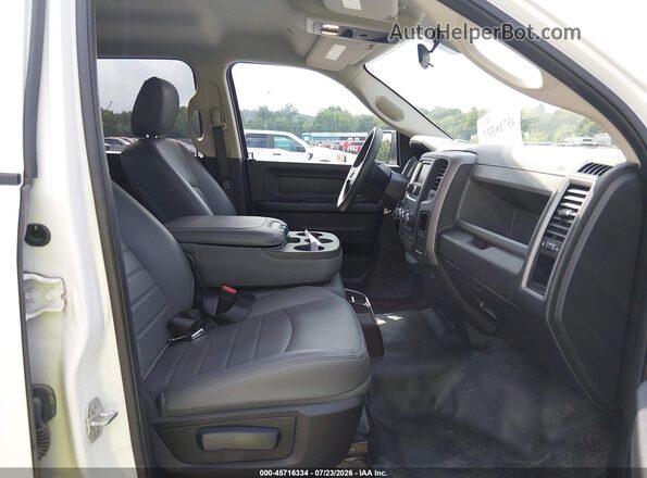 1C6RR7KG2JS319008 2018 RAM 1500 White Սալոնի դիմացի տեսք