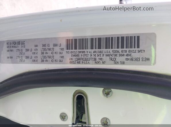 1C6RR7KG3GS377198 2016 RAM 1500 White Widok komory silnika
