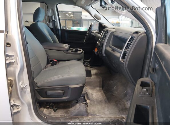 1C6RR7KG4GS348891 2016 RAM 1500 Silver Вид салону спереду