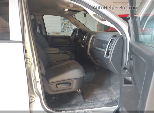 1C6RR7KG4HS770113 2017 RAM 1500 Silver წინა სალონის ხედი