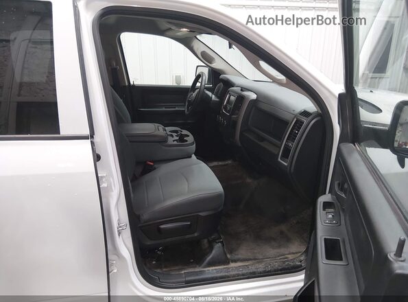 1C6RR7KG4JS293141 2018 RAM 1500 White Սալոնի դիմացի տեսք