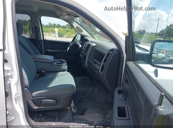 1C6RR7KG5JS181433 2018 RAM 1500 Белый Вид салона спереди