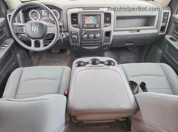 1C6RR7KG7HS599079 2017 RAM 1500 Серый Вид панели приборов
