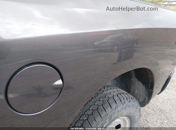 1C6RR7KG7JS274499 2018 RAM 1500 Gray ხელსაწყოთა პანელის ხედი