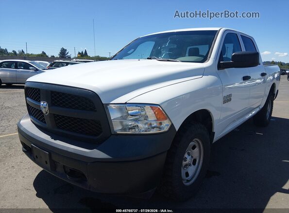 1C6RR7KG7JS306593 2018 RAM 1500 Белый Передняя левая четверть