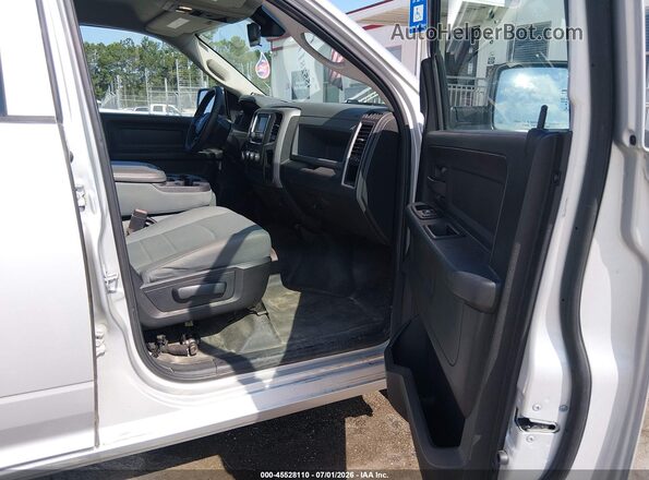 1C6RR7KG8GS339871 2016 RAM 1500 Серебряный Вид салона спереди