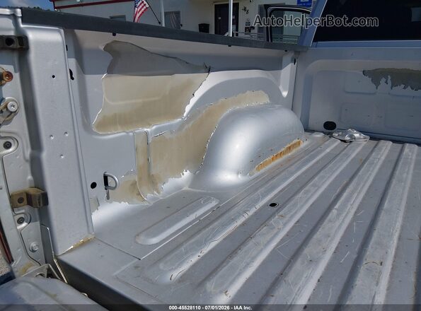 1C6RR7KG8GS339871 2016 RAM 1500 Серебряный Вид задней части салона