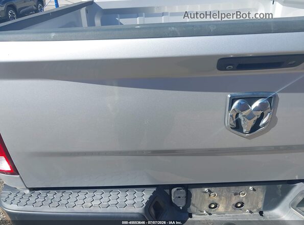 1C6RR7KG9GS349020 2016 RAM 1500 Silver Widok zestawu wskaźników