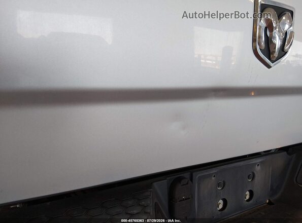 1C6RR7KGXJS154227 2018 RAM 1500 Silver Front view
