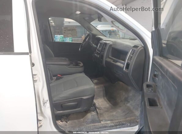 1C6RR7KM3HS763577 2017 RAM 1500 White Widok wnętrza z przodu