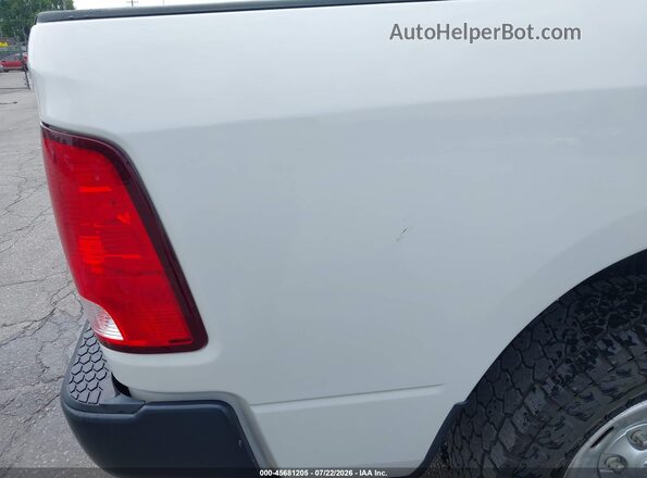 1C6RR7KM9HS701696 2017 RAM 1500 White Սալոնի հետևի տեսք