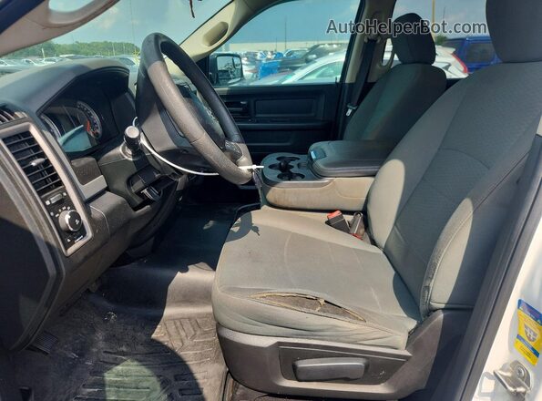 1C6RR7KT0JS314418 2018 RAM 1500 White Вид салону спереду