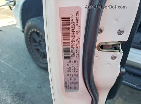 1C6RR7KT0JS314418 2018 RAM 1500 White Вид підкапотного простору