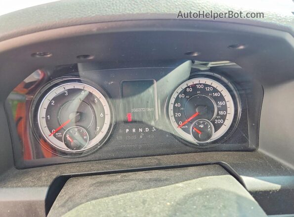 1C6RR7KT1LS112951 2020 RAM 1500 Red Սարքավորումների վահանակի տեսք